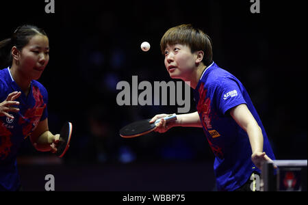 Olomouc, Tschechische Republik. 24 Aug, 2019. Von links Chinas GU Yuting und MU Zi gewinnen Frauen verdoppelt Titel Tischtennis der Czech Open 2019 die ITTF World Tour, in Olomouc, Tschechische Republik, 25. August 2019. Credit: Ludek Perina/CTK Photo/Alamy leben Nachrichten Stockfoto