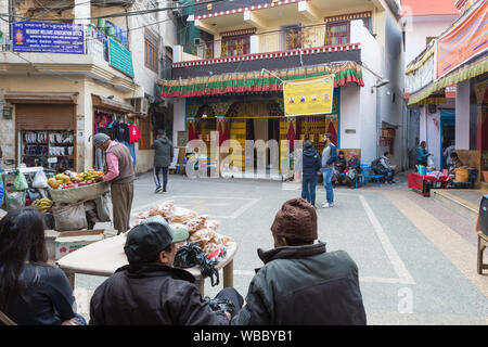 Neu Delhi, Indien - 26. Januar 2019: Buddhistischer Tempel mit Menschen auf Majnu Ka Tilla in Neu Delhi Stockfoto