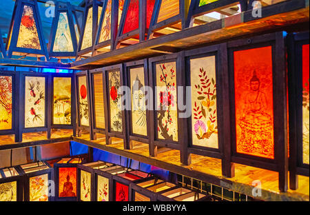 Die handgefertigten Nacht Leuchten sind perfekte Souvenirs vom Chiang Mai Night Market, Thailand Stockfoto