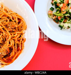 Italienische Art Spaghetti mit Fleischbällchen in Tomatensauce Stockfoto