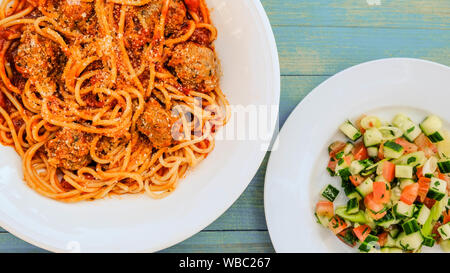 Italienische Art Spaghetti mit Fleischbällchen in Tomatensauce Stockfoto