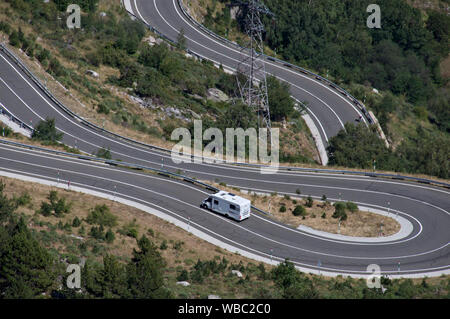 Die spektakuläre Kurven des Port de Bonaigua pass in Katalonien, Spanien Stockfoto