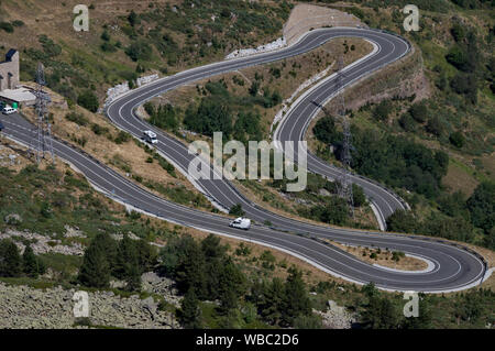 Die spektakuläre Kurven des Port de Bonaigua pass in Katalonien, Spanien Stockfoto