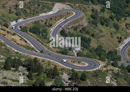 Die spektakuläre Kurven des Port de Bonaigua pass in Katalonien, Spanien Stockfoto