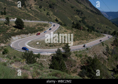 Die spektakuläre Kurven des Port de Bonaigua pass in Katalonien, Spanien Stockfoto