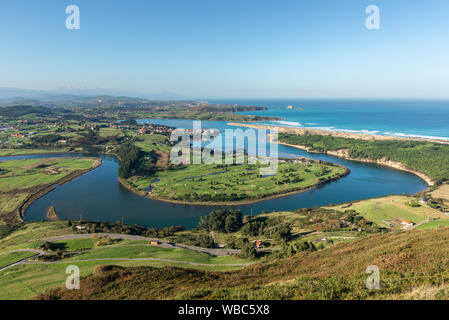 Mogro Mündung von La Picota Berg, Kantabrien, Spanien Stockfoto