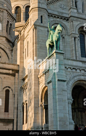 Wahrzeichen von Sacre-Coeur (Heiliges Herz Christi) Römisch-katholische Kirche. Montmartre, Paris, Frankreich Stockfoto