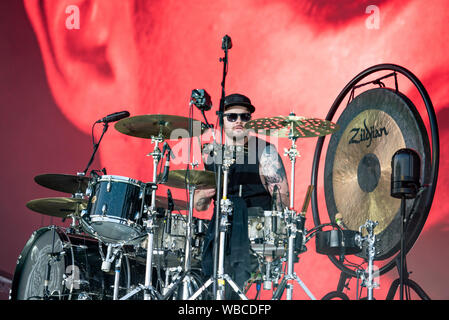 Leeds, Großbritannien. 24. August 2019. Mike Kerr (Gesang, Bass) und Ben Thatcher (Drums) von königlichem Blut durchführen auf der Hauptbühne an der Leeds Festival 2019, 2019-08-24 Stockfoto