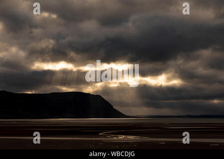 Sonnenuntergang über der Küste von Nordwales in Llandudno West Shore Stockfoto