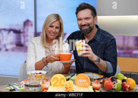 Nadine Krueger und Ingo Nommsen gemeinsam beim Pressetermin zur geburtstagswoche der ZDF Sendung Volle Kanne am 26.08.2019 in Düsseldorf Stockfoto