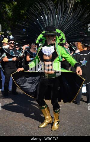 London, Großbritannien. 26 Aug, 2019. Notting Hill Carnival 2019 Credit: JOHNNY ARMSTEAD/Alamy leben Nachrichten Stockfoto