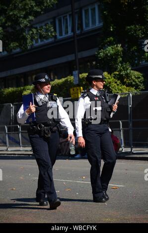 London, Großbritannien. 26 Aug, 2019. Notting Hill Carnival 2019 Credit: JOHNNY ARMSTEAD/Alamy leben Nachrichten Stockfoto