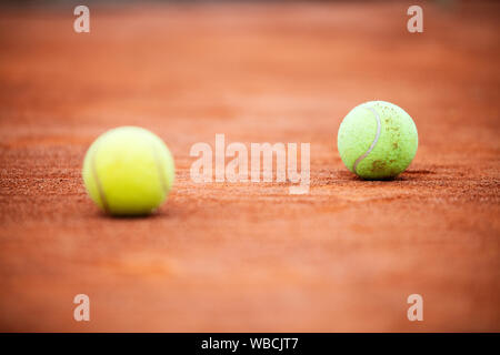 In der Nähe von Tennis Bälle auf Tennisplatz. Sport Konzept Stockfoto