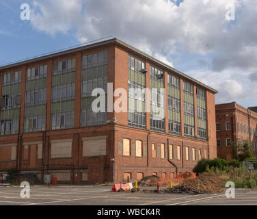 Die Horlick's Factory, Slough, Berkshire, wurde inzwischen außer Betrieb genommen. Dieses Gebäude wurde zur Vorbereitung der Umgestaltung des Standorts abgerissen. Stockfoto