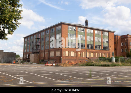 Die Horlick's Factory, Slough, Berkshire, wurde inzwischen außer Betrieb genommen. Dieses Gebäude wurde zur Vorbereitung der Umgestaltung des Standorts abgerissen. Stockfoto