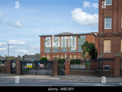 Die Horlick's Factory, Slough, Berkshire, wurde inzwischen außer Betrieb genommen. Dieses Gebäude wurde zur Vorbereitung der Umgestaltung des Standorts abgerissen. Stockfoto