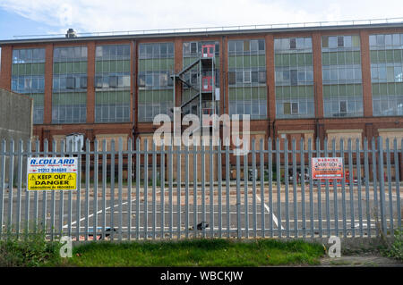 Die Horlick's Factory, Slough, Berkshire, wurde inzwischen außer Betrieb genommen. Dieses Gebäude wurde zur Vorbereitung der Umgestaltung des Standorts abgerissen. Stockfoto