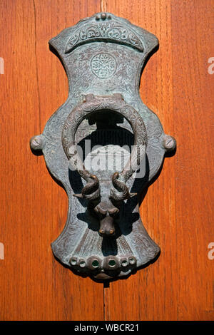 Alte Häuser mit Blumen dekoriert Stockfoto