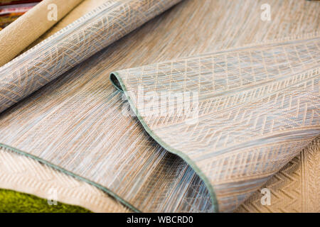 Bild der Wicker organische Bambus Teppiche am inneren Shop Stockfoto