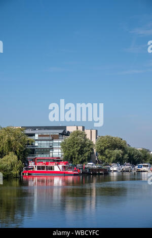 Brayford Pool und Marina, mit der Universität von Lincoln Brayforf Pool Campus, Lincoln, Lincolnshire, Großbritannien Stockfoto