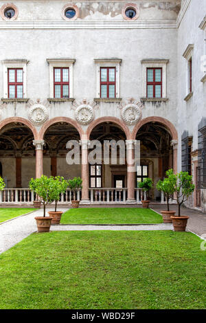 Trient (Italien) - Schloss Buonconsiglio, Loggia del Romanino und der Cortile dei Leoni Stockfoto