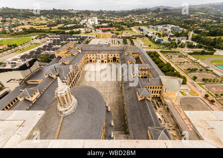 Gijon, Spanien, die Universidad Laboral (Universität), heute als die Laboral Ciudad de la Cultura (Arbeit Stadt der Kultur) Stockfoto