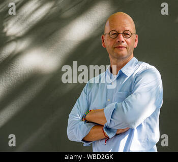 Edinburgh, Schottland, Großbritannien, 26. August 2019. Edinburgh International Book Festival. Im Bild: Jan-Philipp Sendker, ein deutscher Schriftsteller und ehemaliger Korrespondent für Stern, spricht über seine Thriller Die Nacht im Buch Festival Stockfoto