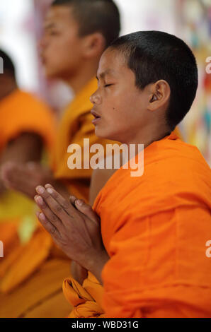 Buddhistische Anfänger in einem klösterlichen Schule in Luang Prabang, Laos. Buddhismus ist ein wichtiger Teil des täglichen Lebens in Luang Prabang Stockfoto