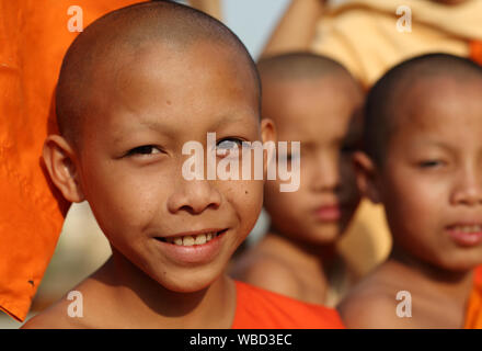 Buddhistische Anfänger in einem klösterlichen Schule in Luang Prabang, Laos. Buddhismus ist ein wichtiger Teil des täglichen Lebens in Luang Prabang Stockfoto