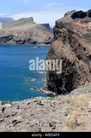 Wandern entlang der Küstenpfade in Ponta de Sao Lourenco Stockfoto