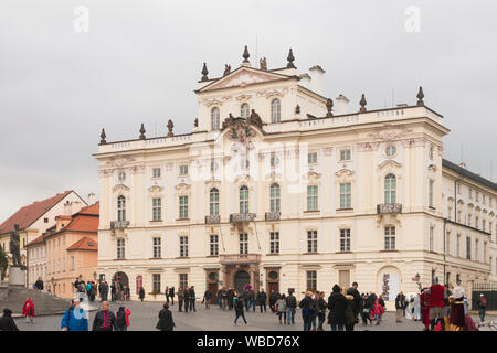 Prag, Tschechische Republik - 23. Oktober 2014 - Prager dem Erzbischof Palace in der Nähe der Stadt Burg. Es war Sitz der Erzbischöfe und Bischöfe seit t Stockfoto