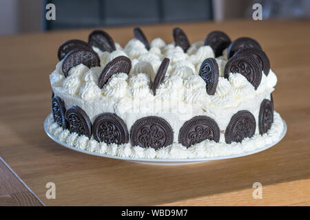 Ungarische keks Kuchen mit Schlagsahne Stockfoto