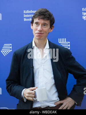 Edinburgh, Großbritannien. 26 Aug, 2019. Edinburgh International Book Festival 2019. Rory Stewart, konservative Politiker und Minister für Internationale Entwicklung diskutiert, wie Brexit Großbritannien aus der Literatur erfahren kann. Credit: Pauline Keightley/Alamy leben Nachrichten Stockfoto