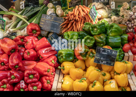 Markt mit Gemüse, Place Richelme, Aix-en-Provence, Frankreich Stockfoto