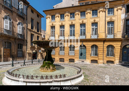 Historische Brunnen, Place d'Albertas in Aix-en-Provence, Frankreich Stockfoto