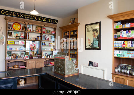 Das Innere eines Vintage tobacconist Shop. Stockfoto