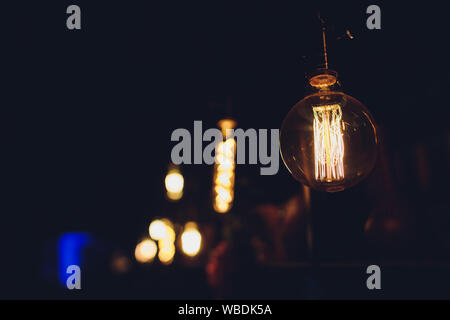 DIY Licht leuchten Hängeleuchten von Gläsern gemacht Stockfoto