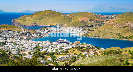 Einen Panoramablick auf den Hafen Landschaft der Griechischen Insel Patmos. Stockfoto