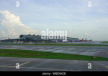 HONG KONG-29 Jun 2019 - Ansicht von Flugzeugen an der belebten Hong Kong International Airport (HKG), in Chek Lap Kok entfernt. Stockfoto