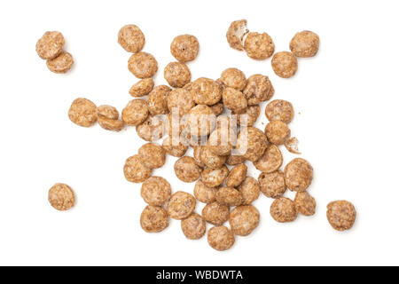 Menge ganze Schokolade Kugel Frühstückszerealien heap flatlay auf weißem Hintergrund Stockfoto