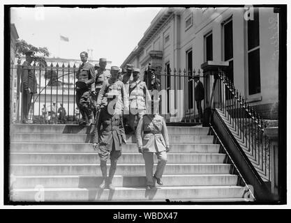 Beim französischen Militär BAND ERHIELT IM WEISSEN HAUS VON PRÄSIDENT WILSON Abstract / Medium: 1 Negativ: Glas; 5 x 7 in. oder kleiner Stockfoto