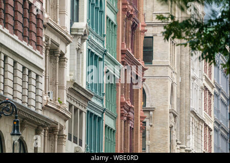 NoHo Historic District gusseisernen Fassaden, Broadway, East Village, New York City Stockfoto