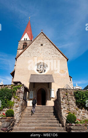 Kirche von San Pancrazio (St. Pankraz) in Val d'Ultimo (Ultental), Bozen, Trentino Alto Adige, Italien Stockfoto