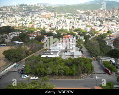 Caracas, Venezuela. Blick auf einige soziale Interesse Gebäude der Gran Misión Vivienda, el Metrocable, Slums und anderen Gebäuden. Stockfoto