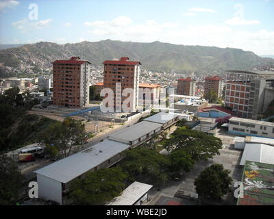 Caracas, Venezuela. Blick auf einige soziale Interesse Gebäude der Gran Misión Vivienda, el Metrocable, Slums und anderen Gebäuden. Stockfoto