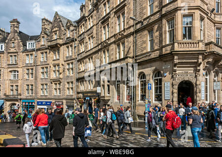 Cockburn Street Edinburgh Schottland Großbritannien an der Ecke mit High Street Stockfoto