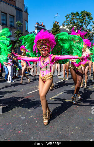 26. August 2019 - Notting Hill Karneval an einem heißen Feiertag Montag, London, UK Stockfoto