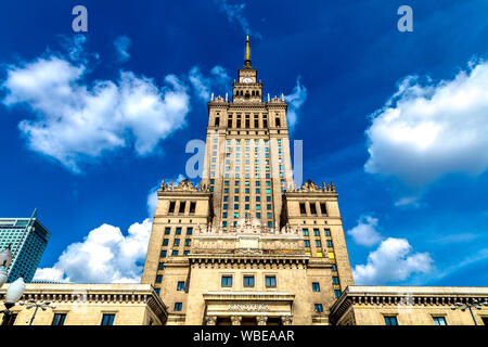 Die Außenseite des Art Deco, sowjetischen Realismus Stil Palast der Kultur und Wissenschaft (Palac Kultury i Nauki), Warschau, Polen Stockfoto