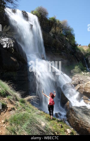 Wasserfälle haben schon immer die Aufmerksamkeit der Leute angezogen. Sie werden manchmal als heiligen Stätten besucht. Wie Antalya/Gombe/Ucarsu Wasserfälle Stockfoto