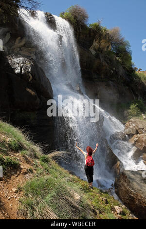 Wasserfälle haben schon immer die Aufmerksamkeit der Leute angezogen. Sie werden manchmal als heiligen Stätten besucht. Wie Antalya/Gombe/Ucarsu Wasserfälle Stockfoto